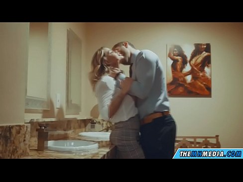 ❤️ Том биетэй шаргал үст таныг нийтийн бие засах газар уруу татах үед ❤️❌ Оросын порно mn.hentai-id-tv.ru